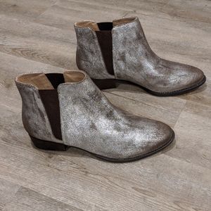 Seychelles Wake Chelsea Boot Pewter Metallic 7.5
